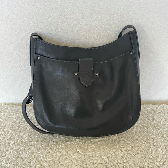Frye Handbags - Frye Olivia Large Leather Crossbody Bag